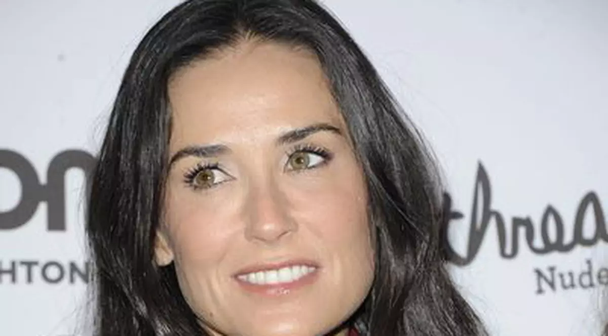 Demi Moore nu mai vorbeşte cu fiicele sale din cauza lui Ashton Kutcher