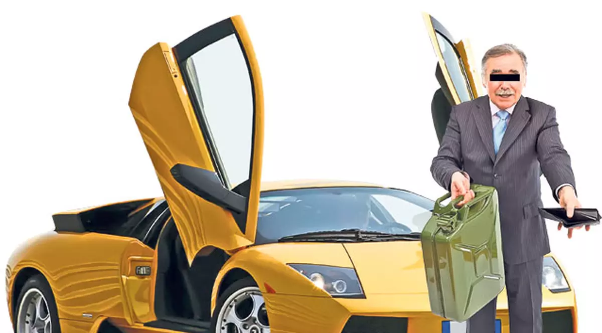 Atenţie la escrocii moderni! Cer bani din Lamborghini şi se dau drept străini jefuiţi