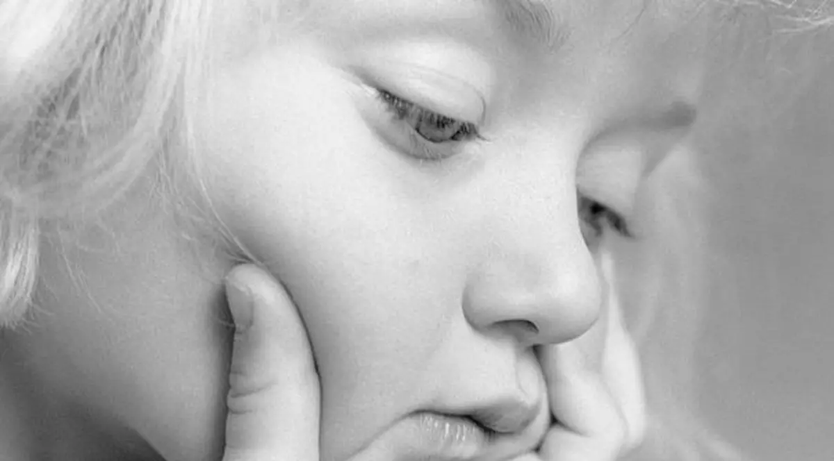 Uluitor! O copilă de șase ani s-a trezit din comă cu o personalitate diferită 