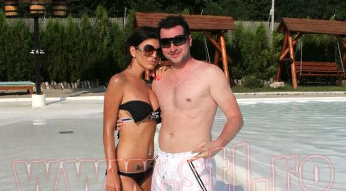 Un nou cuplu în showbizul mioritic! Tonciu l-a uitat pe Mitea și s-a combinat cu ... Vedem bine? ! FOTO