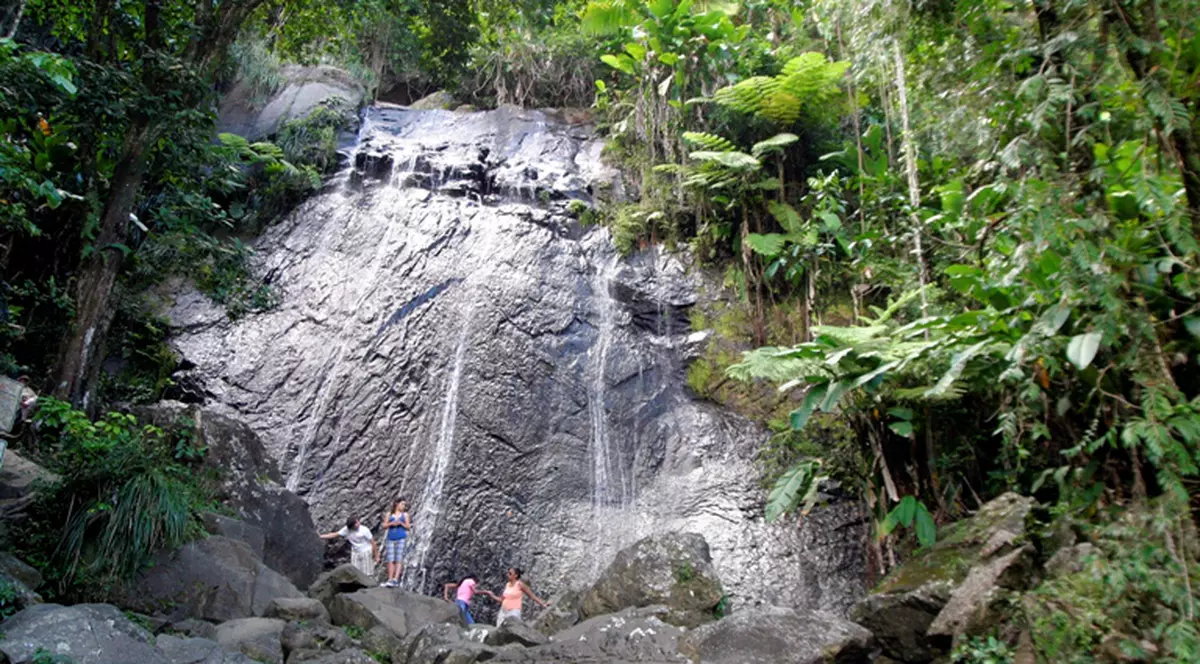 Tragedie în Bucegi! Un copil de opt ani a murit după ce a căzut într-o cascadă, de la 15 metri