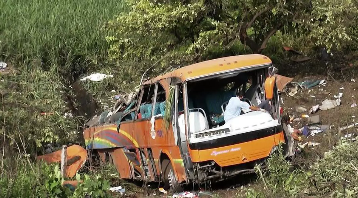 Tragedie în Mexic! Cel puţin 26 de persoane au murit şi alte 27 au fost rănite într-un accident de autocar