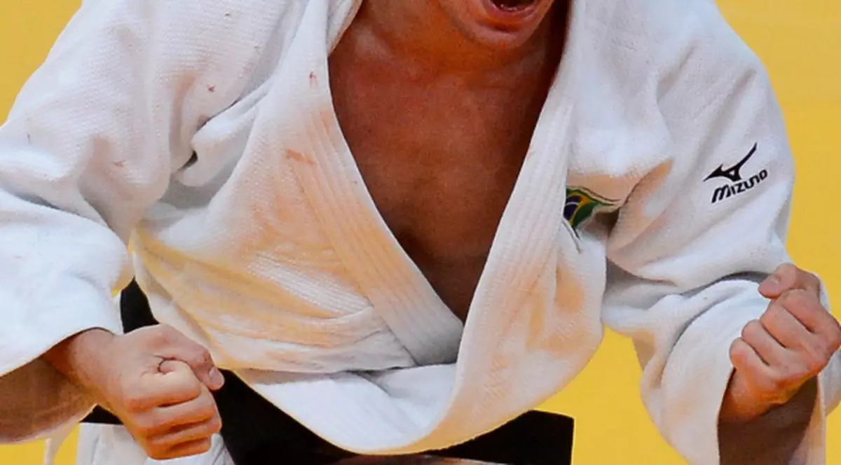 PREMIERĂ nedorită la Jocurile Olimpice! Brazilianul Felipe Kitadai şi-a RUPT medalia de bronz! 