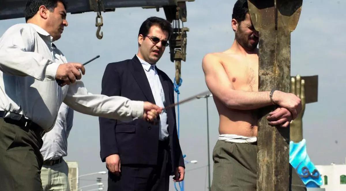 Au fost prinşi cu "inginerii financiare" şi au fost executaţi! Vezi cât de aspră este legea în Iran!