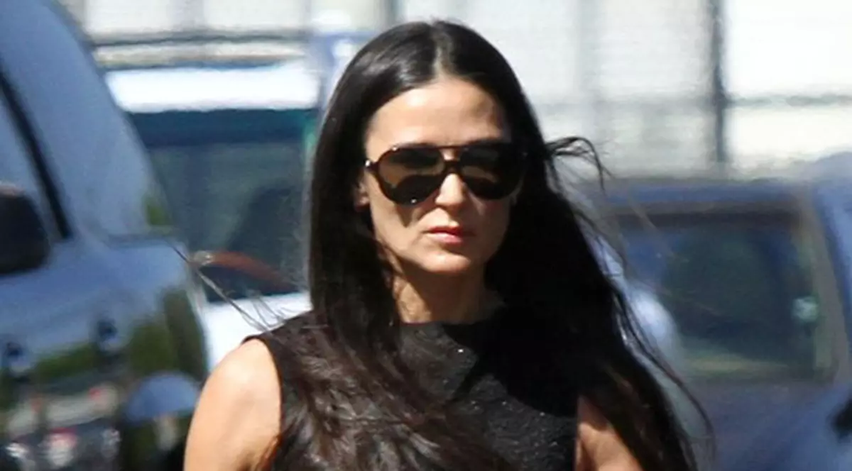 Demi Moore trece printr-o ADEVĂRATĂ DRAMĂ! Fiicele cer ordin de RESTRICŢIE împotriva mamei!