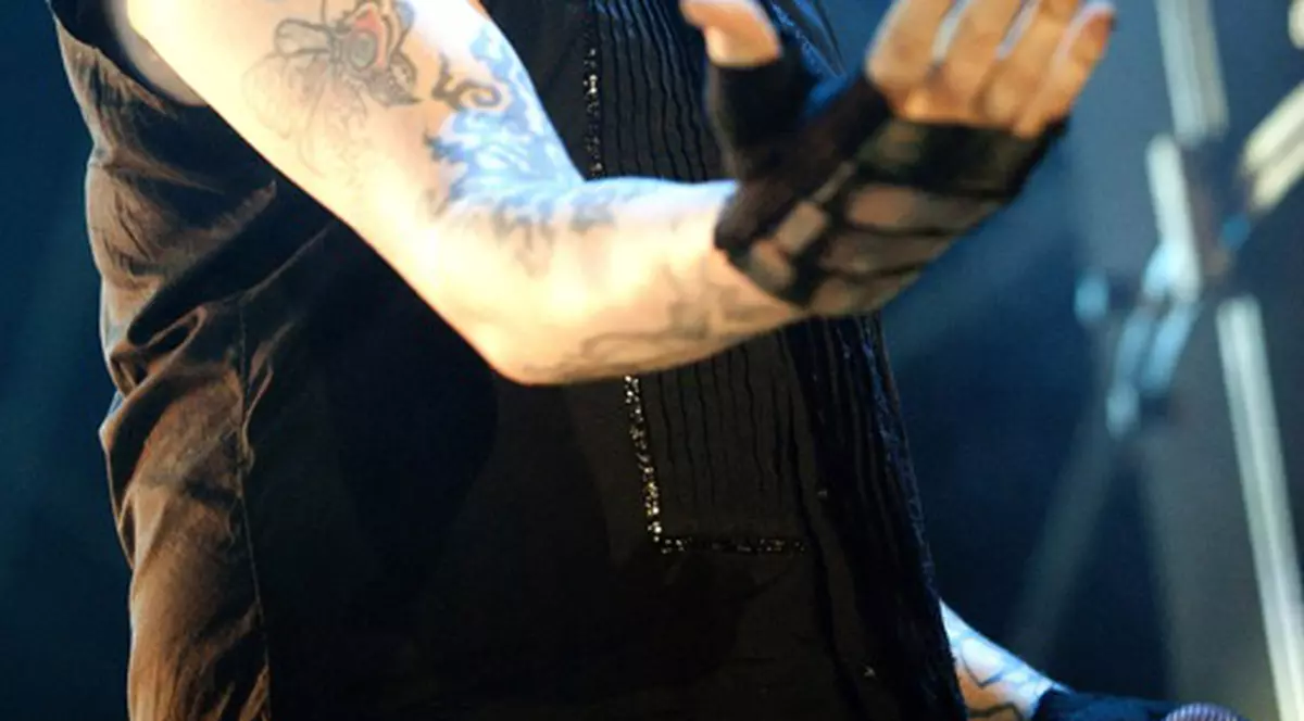 Aşa TÂMPENIE mai rar! Marilyn Manson crede că bolile îl ocolesc pentru că drogurile şi alcoolul îl protejează!