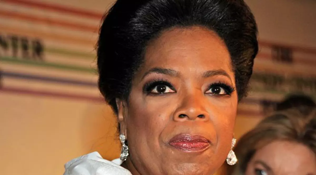 Este REGINA talkshow-urilor, dar a DAT-O ÎN BARĂ! "Snoaba Oprah îşi bate joc de India"