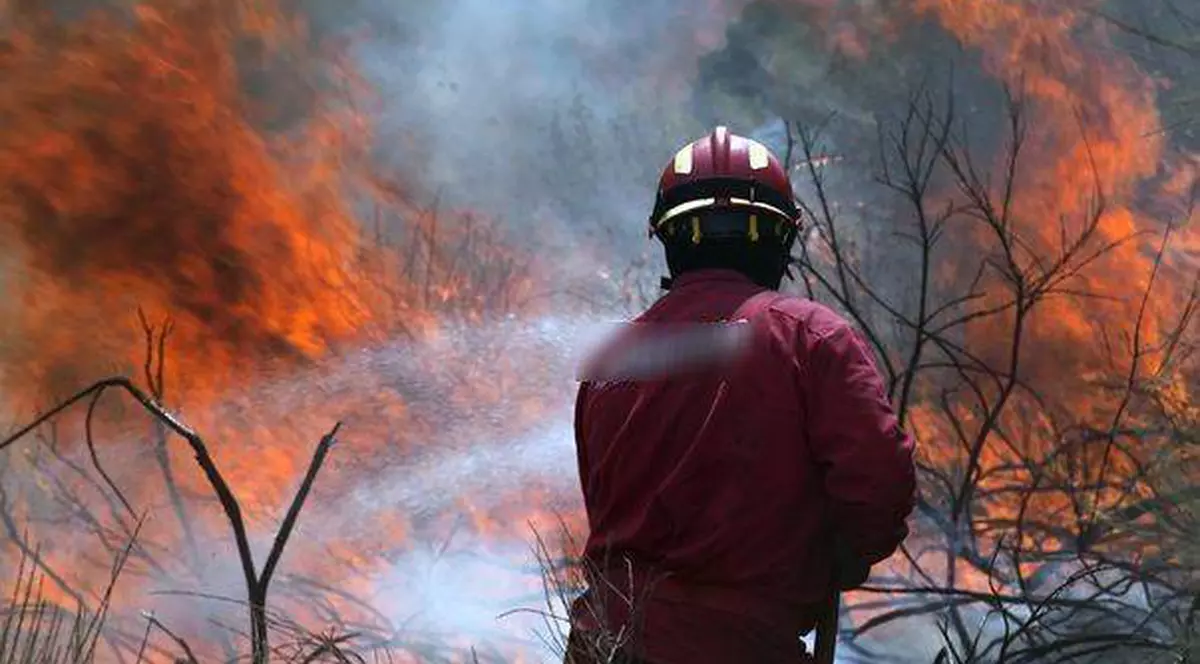 Terenul Casei Regale din Bucegi, cuprins de flăcări de la un fulger