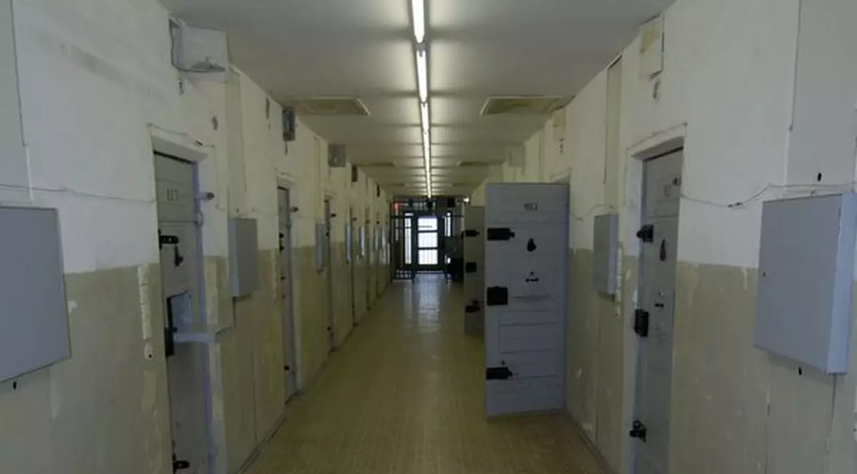 Fostul poliţist care și-a ucis mama și colegul lui de celulă s-au sinucis în penitenciar