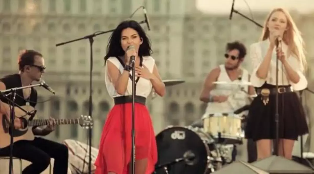 Nu a uitat de unde a plecat! Inna se laudă într-un videoclip cu Bucureștiul și Casa Poporului! VIDEO