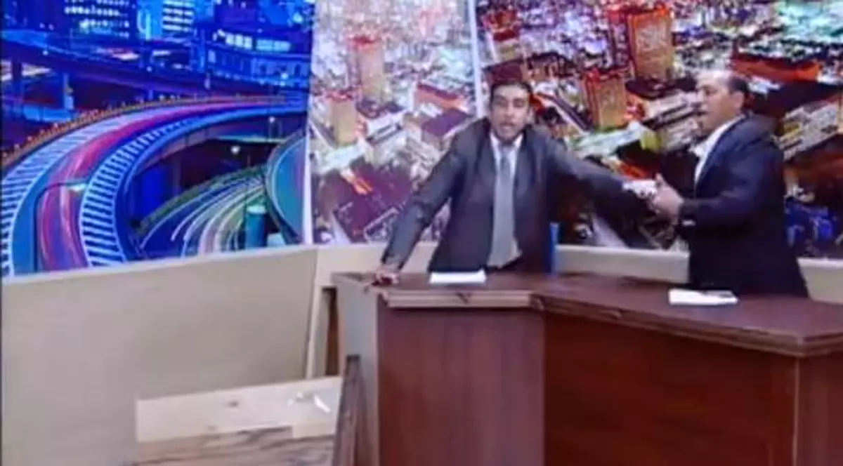 CLIPA DE TEROARE! Un politician din Iordania a scos pistolul la un adversar, ÎN DIRECT, la TV! URMAREA este INFARCT! VIDEO