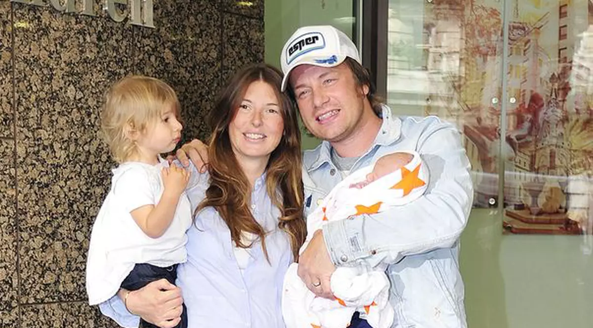 Jamie Oliver, controlat la sânge de soție: ”Îi verific email-ul, telefonul, contul de Twitter, tot”