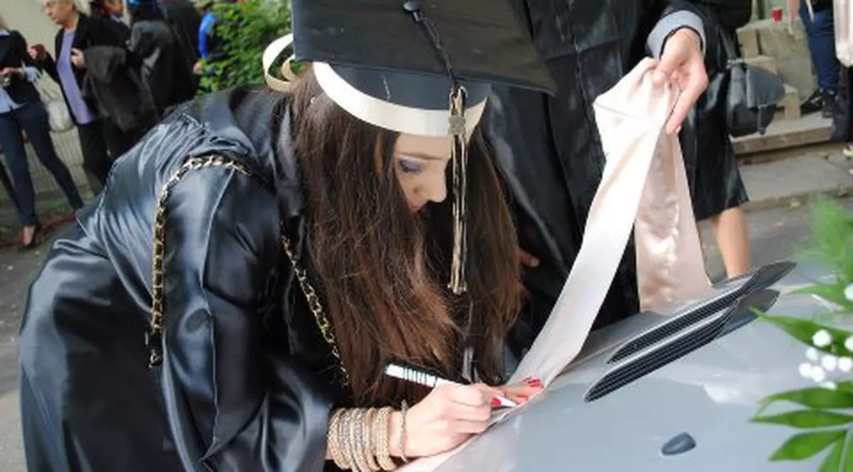 REZULTATE BAC 2012 | Dana Săvuică, mândră de Julie! Află ce medie are fiica vedetei!