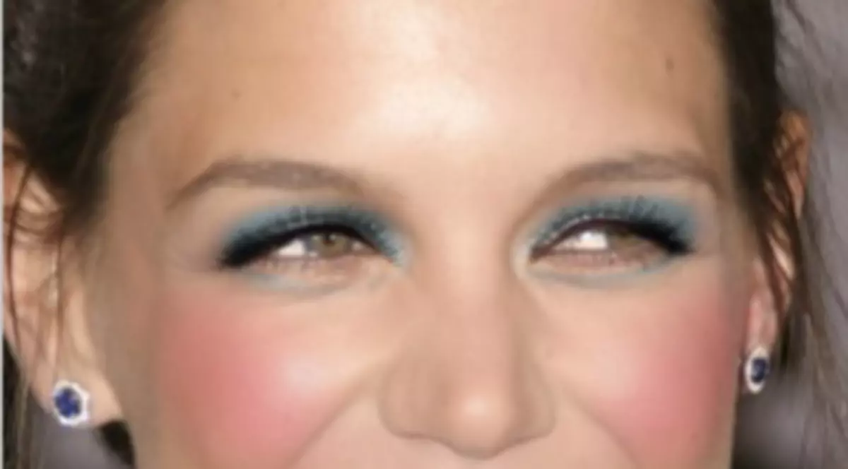 WOW! A înnebunit Katie Holmes? Adevărul din spatele machiajului strident al actriţei