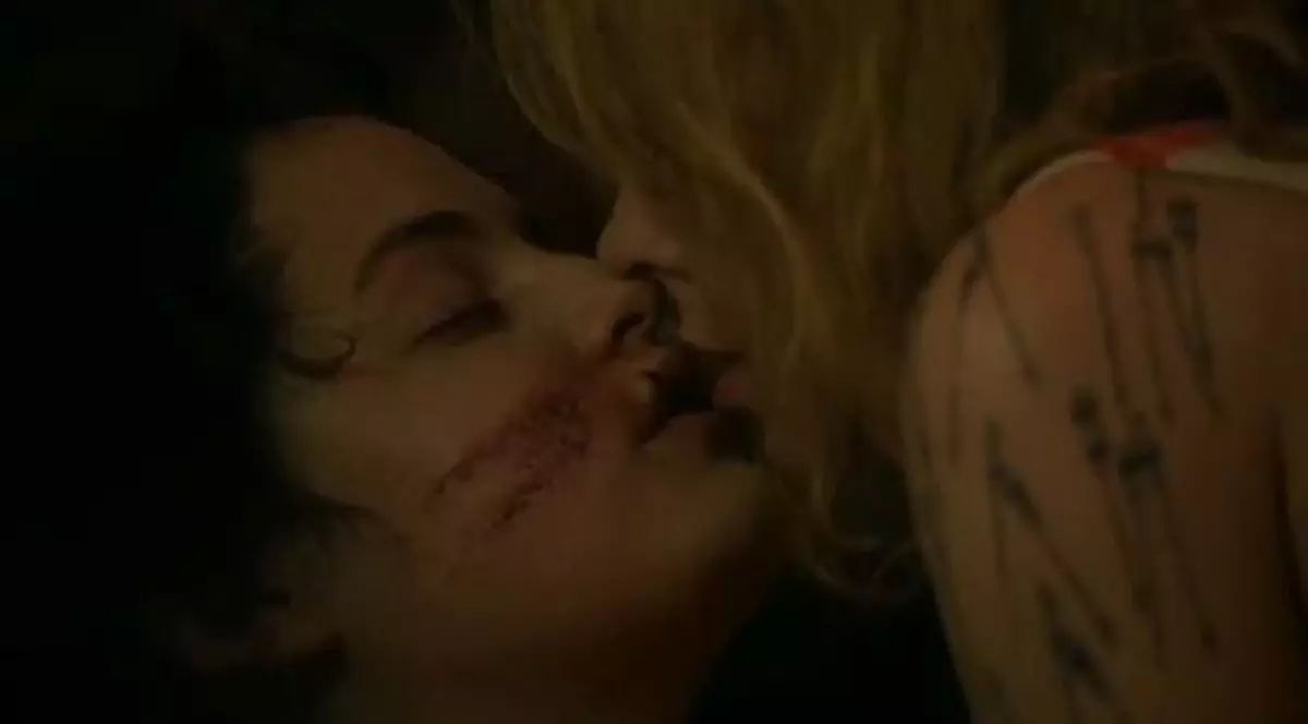 SĂRUTUL LESBI care te va EXCITA și ÎNGROZI! Kylie Minogue și nepoata lui Elvis Presley, într-o scenă de FIERBINTE! VIDEO INCENDIAR