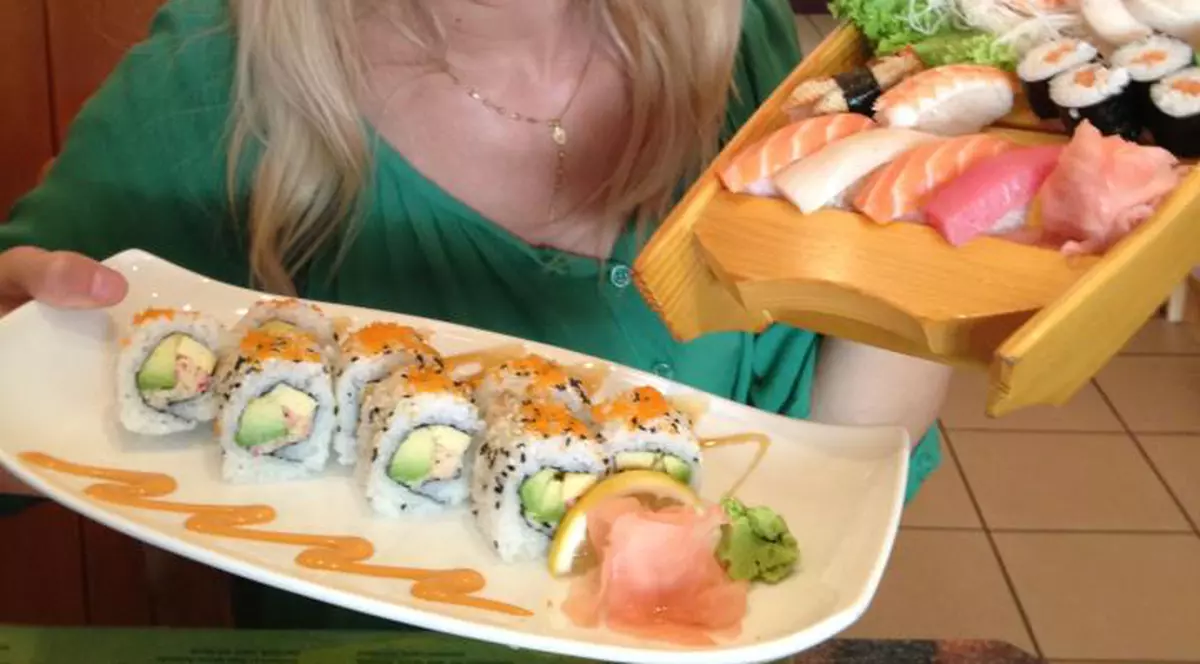 Smiley, așa te aștepta și pe tine Laura? Uite-o zâmbăreață și luminoasă, cu masa gata, într-o dimineață de duminică!