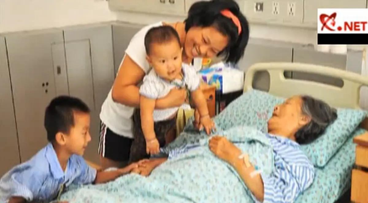 Mamă pentru 30 de copii! Ea e femeia care a salvat bebeluşi abandonaţi în gunoi