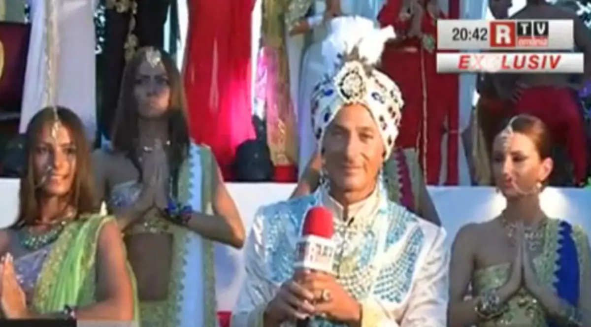 Ce-i mai place să se dea în spectacol! Iată-l pe Mazăre, maharajahul de Mamaia! FOTO
