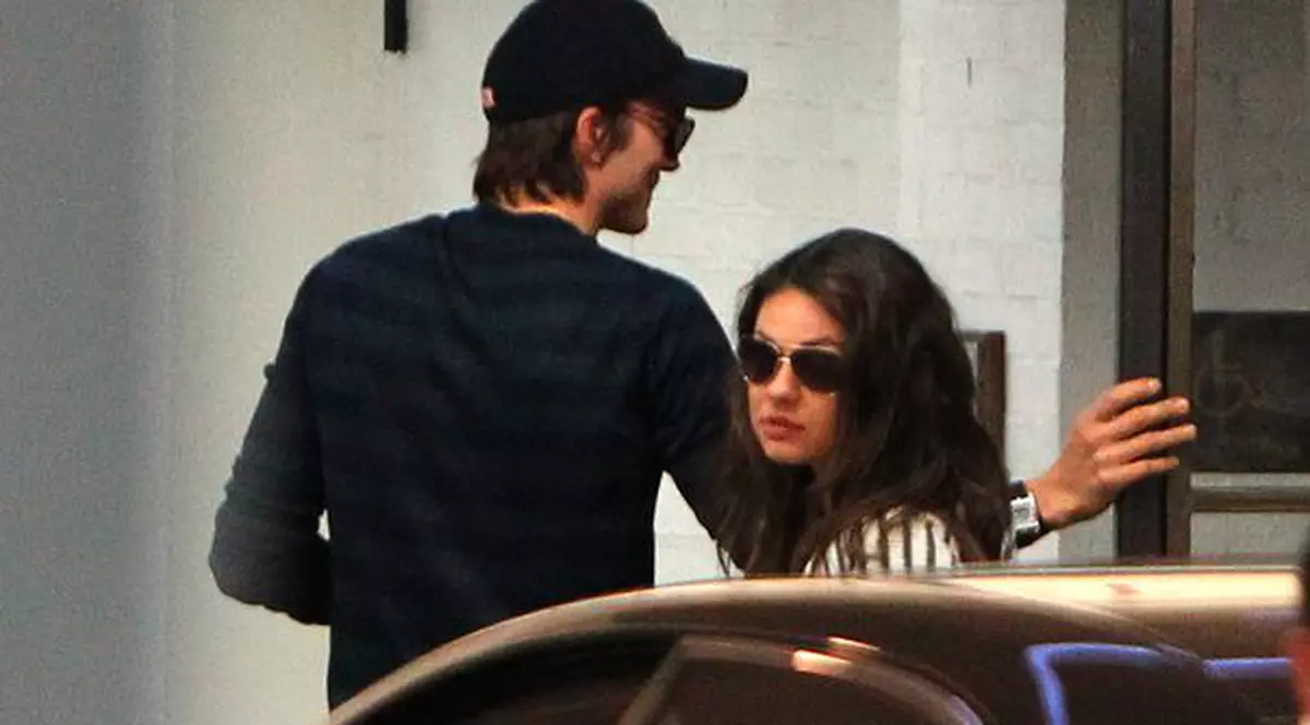 Mila Kunis: "Între mine şi Ashton Kutcher nu există o dragoste nebună"
