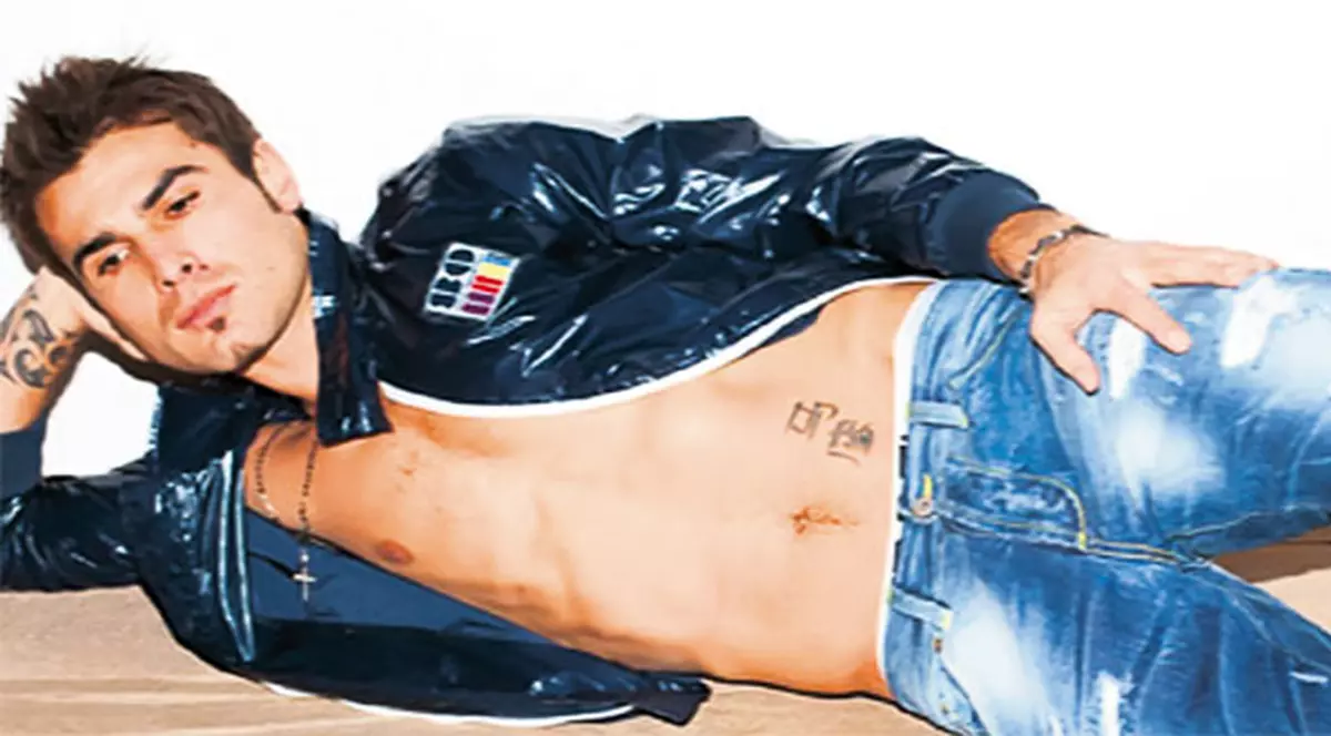 Adrian Mutu neagă faptul că s-ar fi dat la Antonia: “Prostii! Nici măcar nu o cunosc pe fata asta! Nu este nimic adevărat”