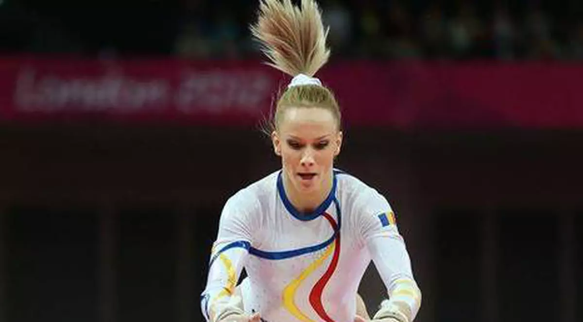 HAIDEŢI, FETELOR! Echipa feminină de gimnastică LUPTĂ ACUM pentru MEDALIE la JO LONDRA