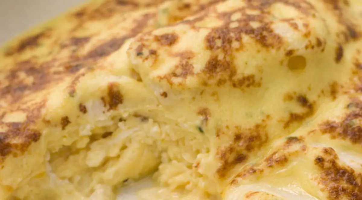 OMLETĂ CU MOZZARELLA  