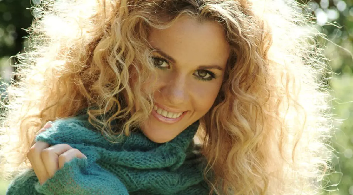 FĂ-ŢI BUCLE PERFECTE!