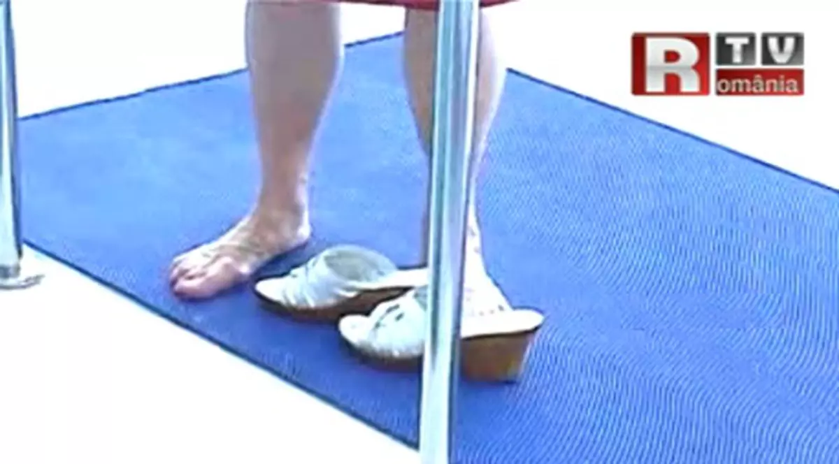 INCIDENT AMUZANT la Vila Dante. Ce a făcut o pensionară pentru a se răcori | VIDEO