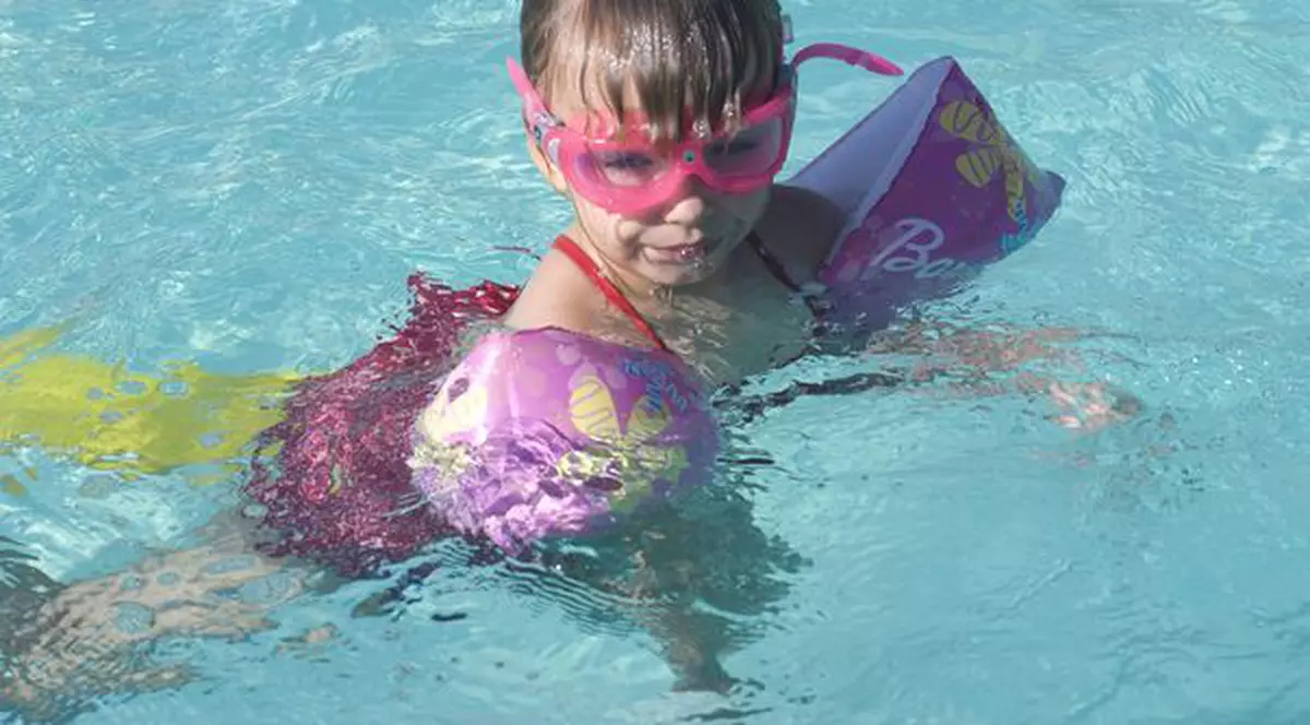 Medicii avertizează: Îmbăierea în locuri neverificate poate duce la infecţii grave