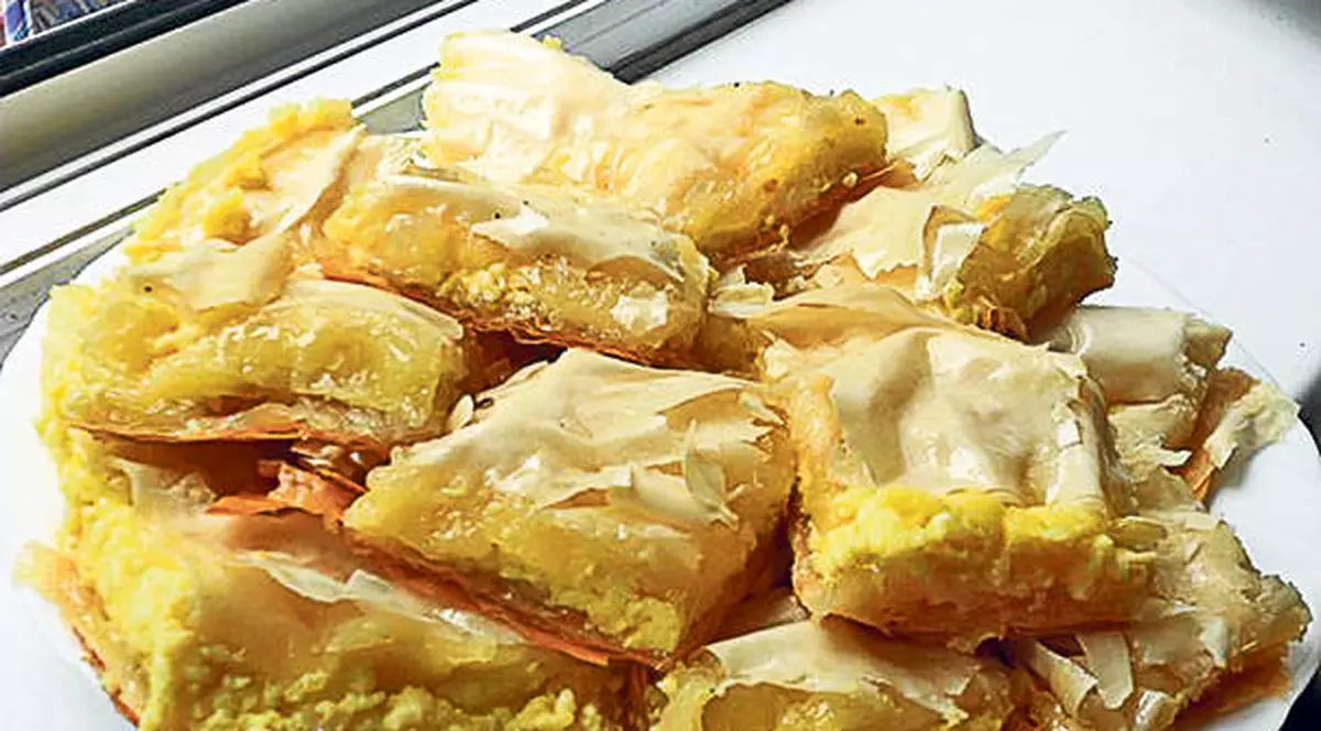 PLĂCINTĂ CU BRÂNZĂ DULCE 