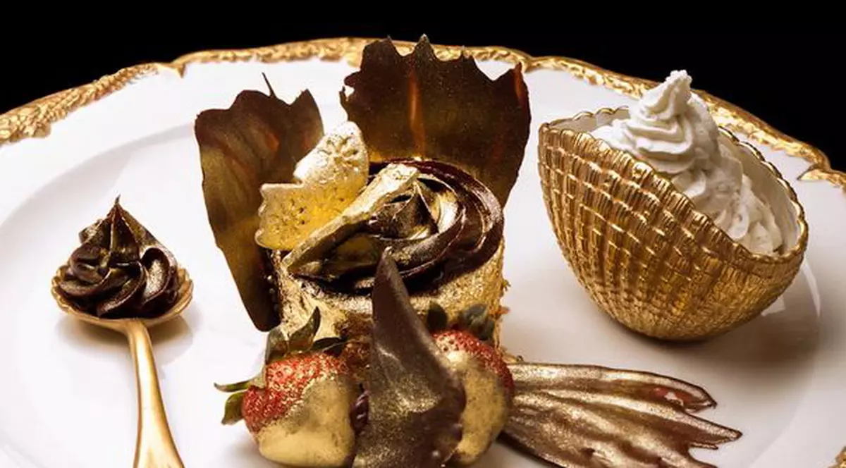 Cea mai scumpă prăjitură din lume este suflată cu aur. Află cât costă! | FOTO