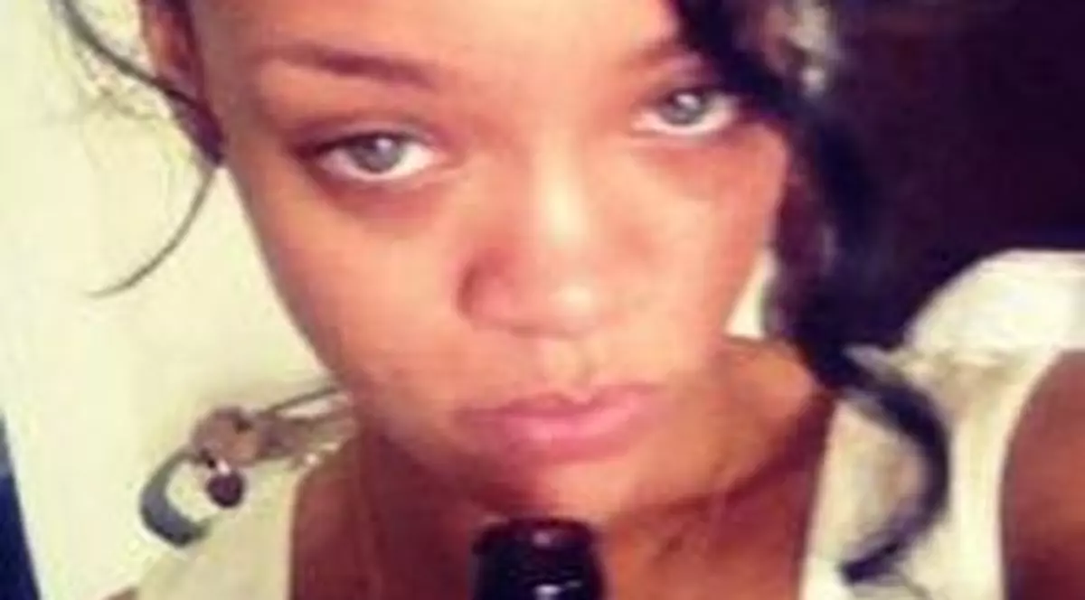 Rihanna, cu berea în mână, imediat după ce și-a îngropat bunica: ”Nu am putut să n-o fac”