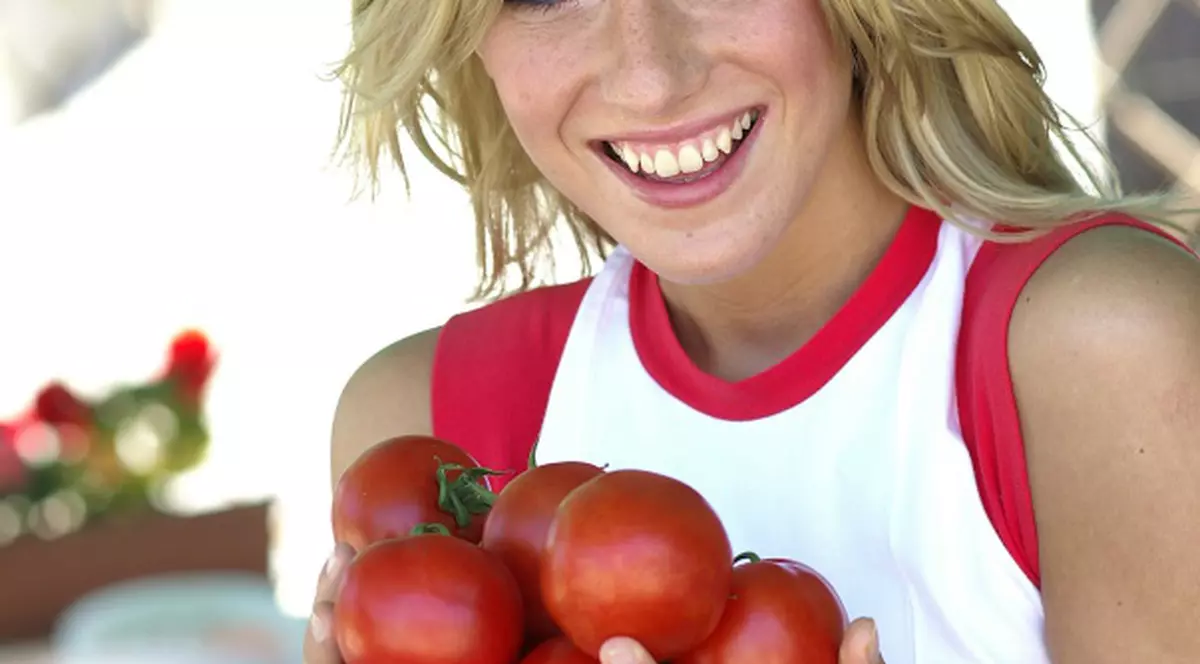 REŢETĂ: Roșii umplute cu ton