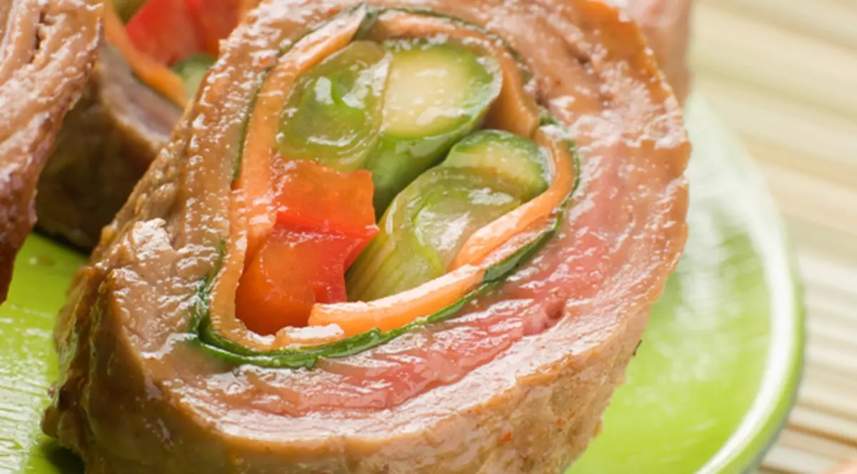 REȚETĂ | RULADĂ DE VITĂ CU LEGUME 