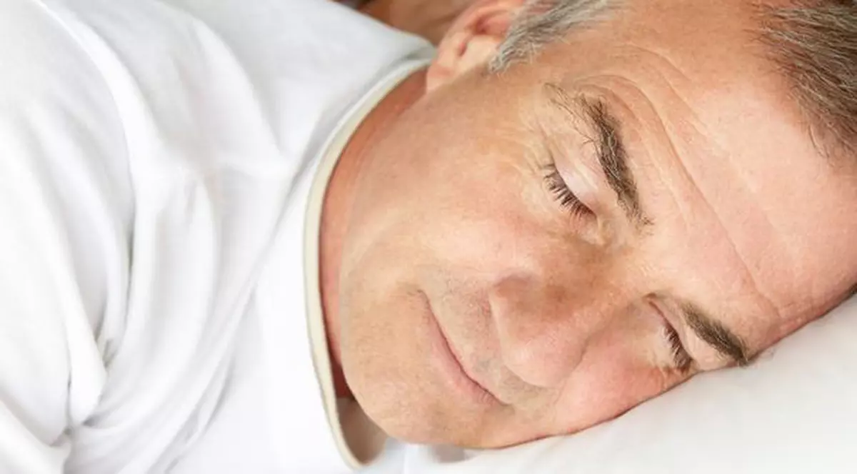 Purtarea ciorapilor strâmţi în timpul zilei te scapă de sforăit