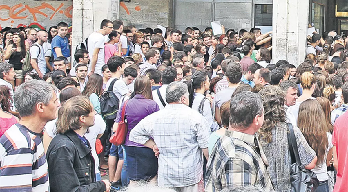 S-au călcat în picioare ca să devină studenți la ASE