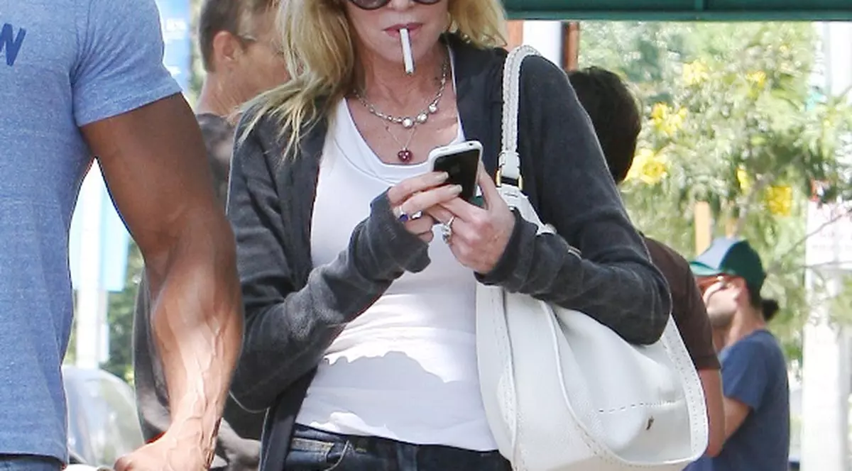 La asta chiar nu te aşteptai! Fumatul sporeşte poluarea în oraşe