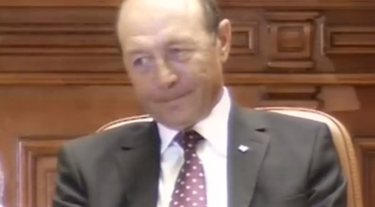 BĂSESCU, DISCURS ÎN PARLAMENT: "Premierul e cunoscut în Europa şi peste Ocean drept Copy. Copy Paste""