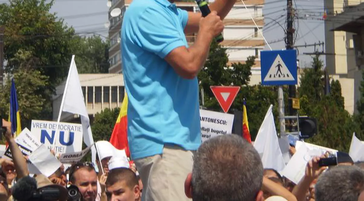 BĂTAIE la mitingul pro-Băsescu, organizat la Iaşi