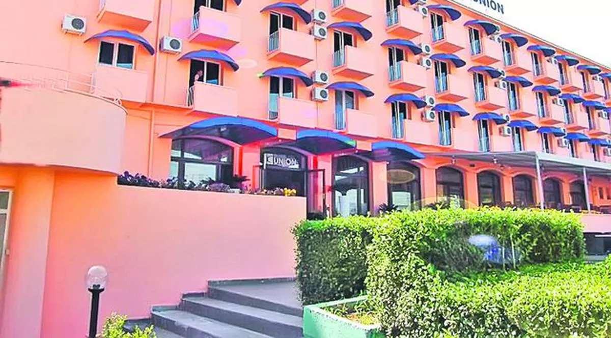 Ten Union, un hotel modern, pentru toate buzunarele