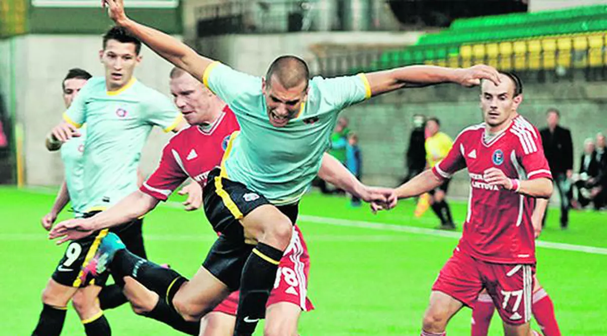 Emeric Ienei, fostul mare antrenor al Stelei, e dezamăgit de echipele româneşti din Liga Europa: «Suntem în picaj!»