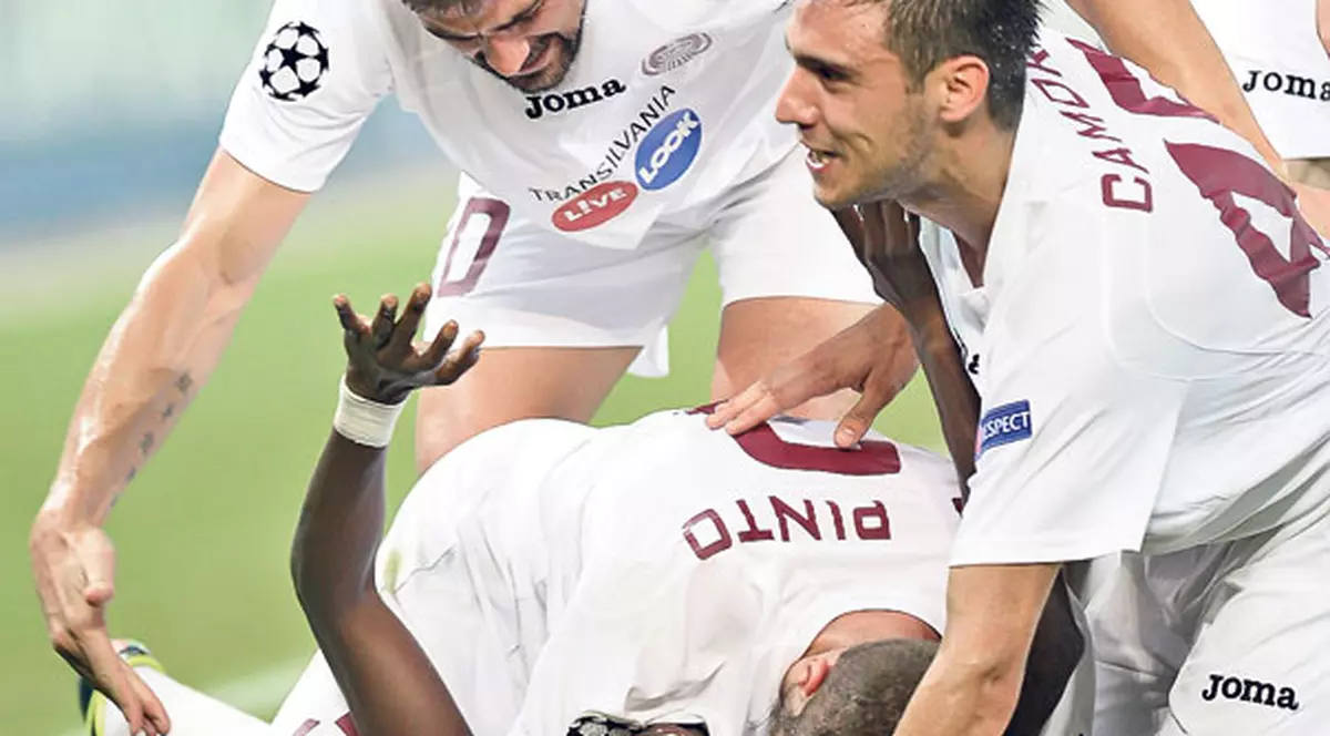 Dorinel Munteanu este convins că ardelenii vor ieşi cu fruntea sus din grupa H a Ligii Campionilor: «CFR prinde primăvara europeană»