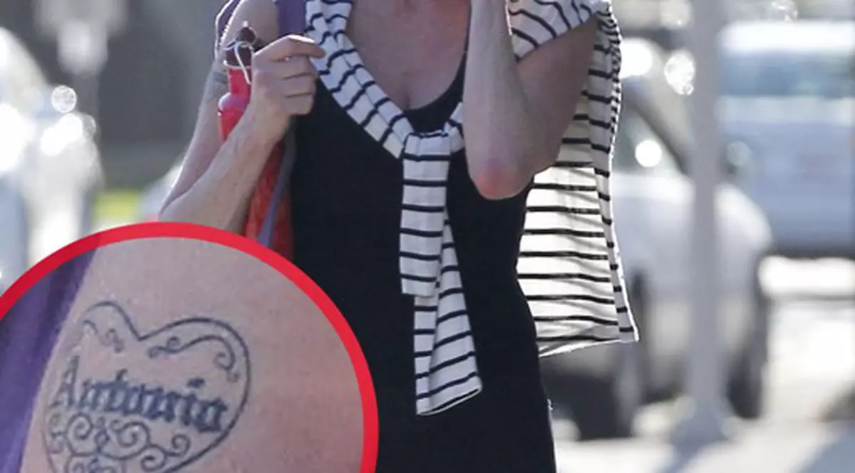 Gestul pe care s-ar putea să-l REGRETE toată viaţa! Melanie Griffith şi-a tatuat numele soţului pe braţ, dar acesta vrea să DIVORŢEZE