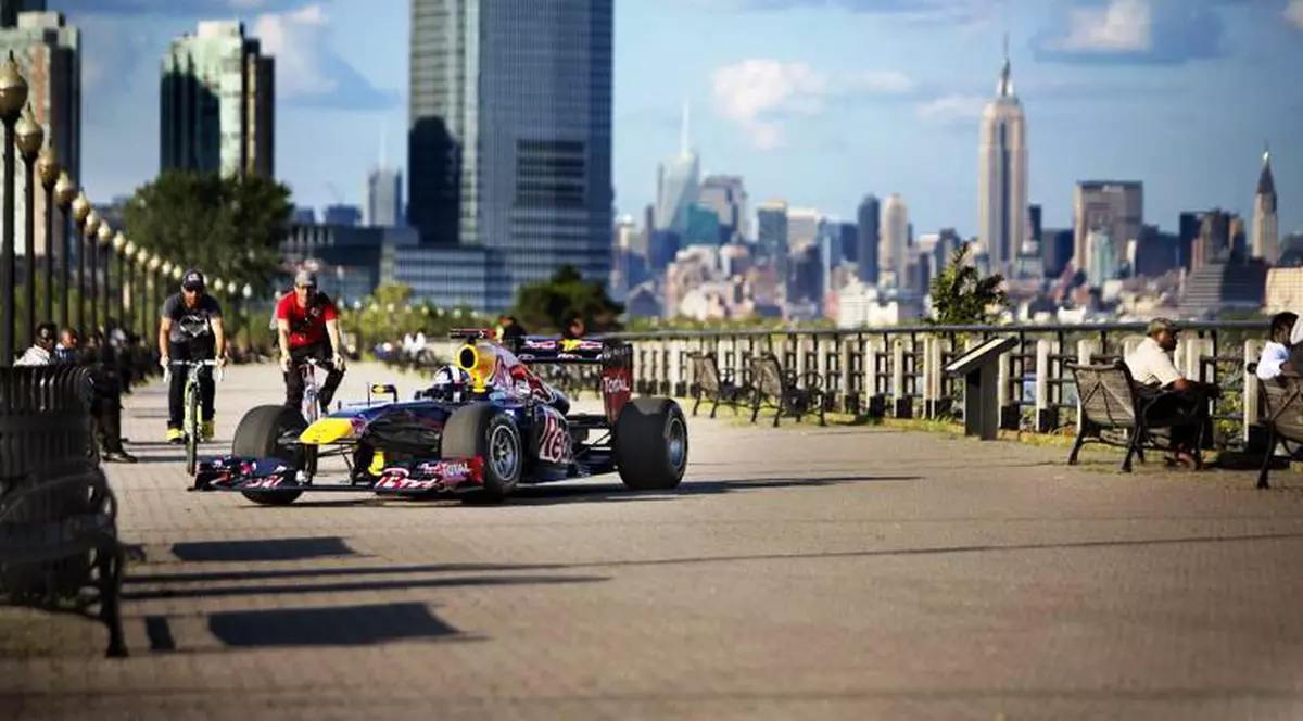 David Coulthard a „alergat” cu un monopost de Formula 1 prin New York!