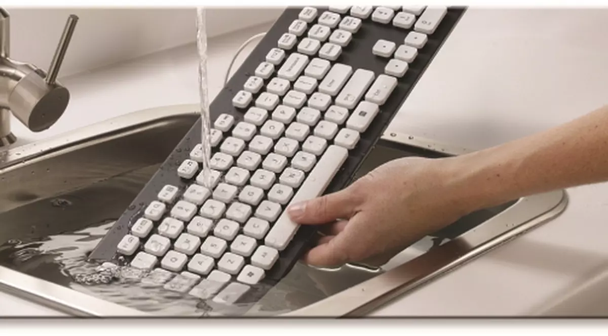 Atenţie! Tastatură la apă!