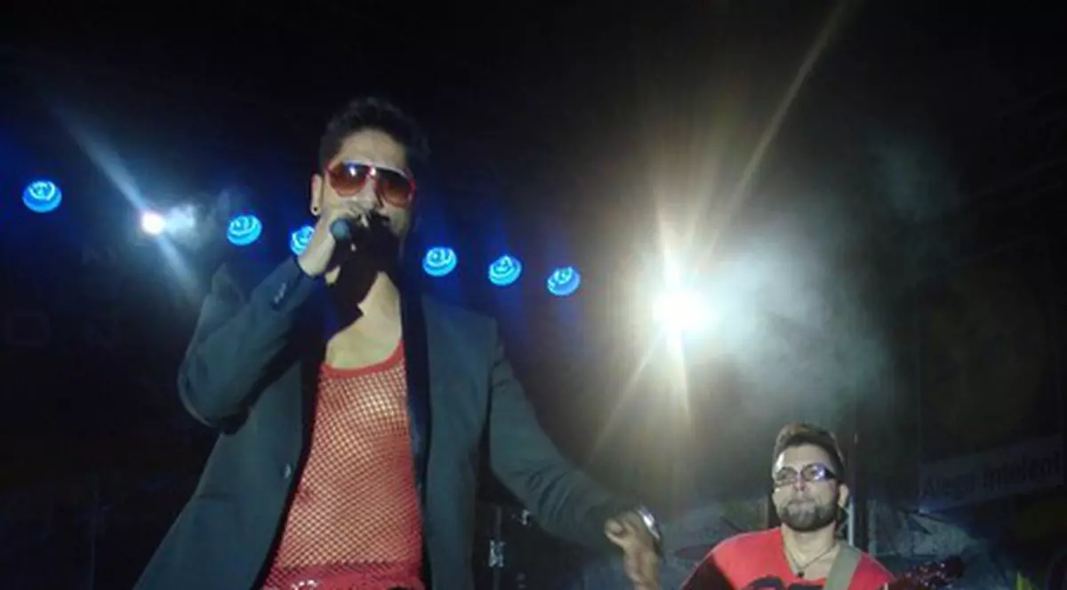 Uite cum și-a încins Connect-R fanele la un concert! Fetelor, este luat! FOTO