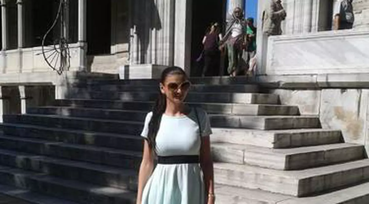Ramona Gabor a fost reţinută la intrarea în Moscheea Albastră din Istanbul! Vezi ce a trebuit să facă pentru a putea să viziteze celebra Moschee!