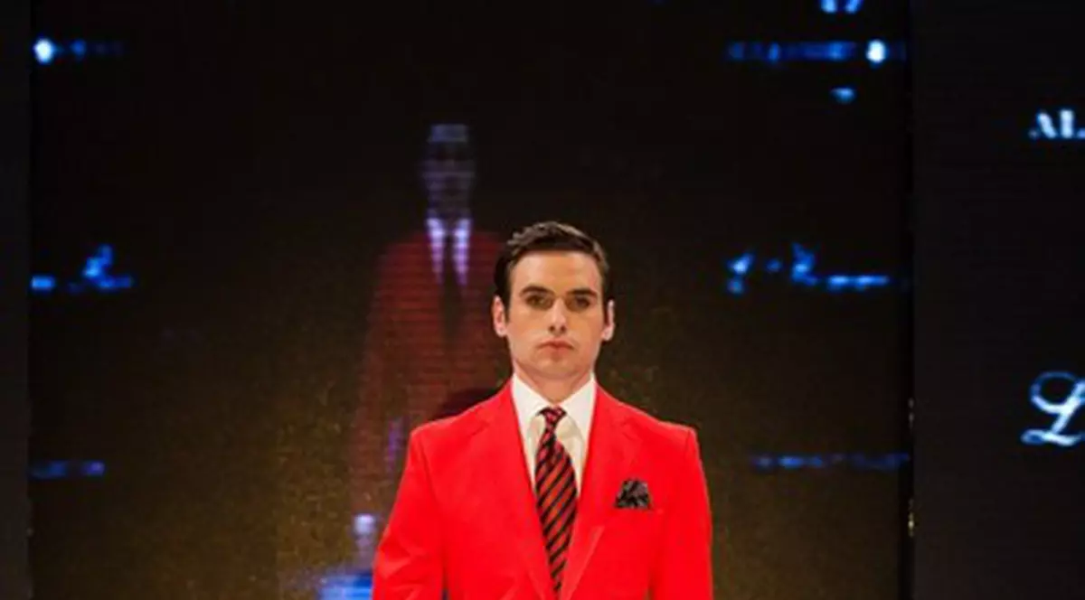 Alexandru Ciucu propune sacourile in culori tari pentru sezonul toamna-iarna 2012-2013