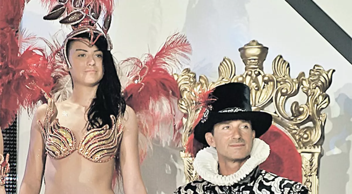 Regele Mazăre, înconjurat de ispite | FOTO