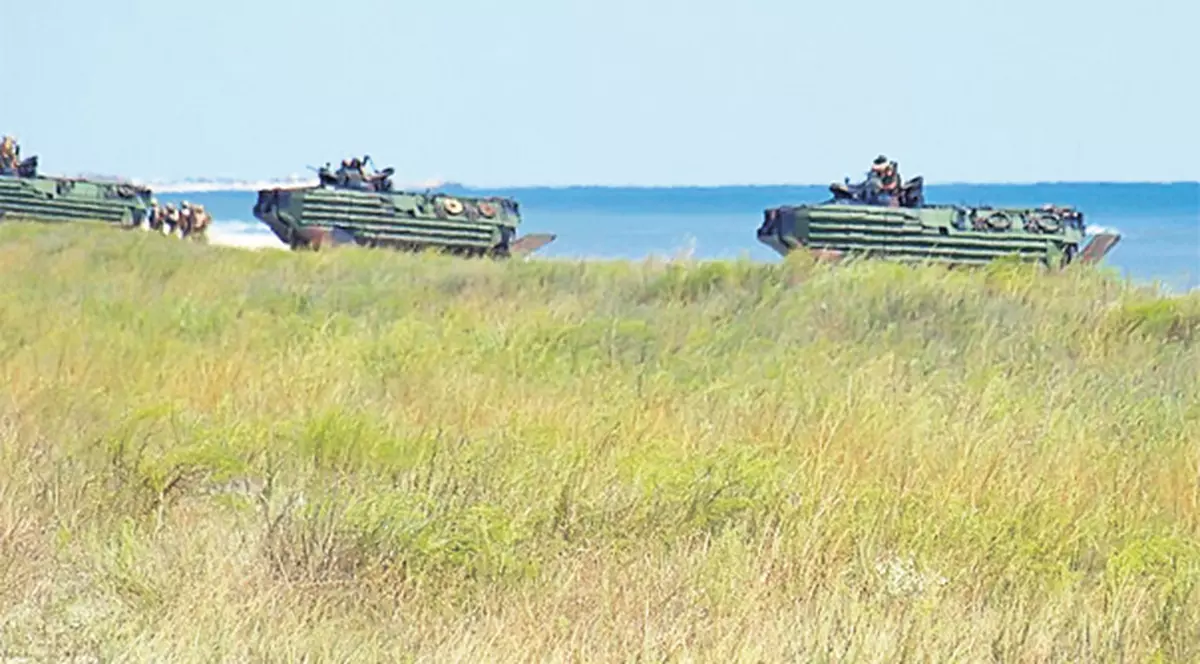 Exerciţiu militar inedit la malul mării. Americanii au ocupat plaja cu tancurile